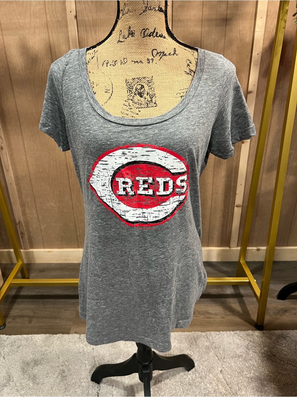 MLB Gray Scoop Neck Reds Graphic Tee